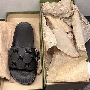 New with tags! Gucci Pursuit GG Logo slide sandal